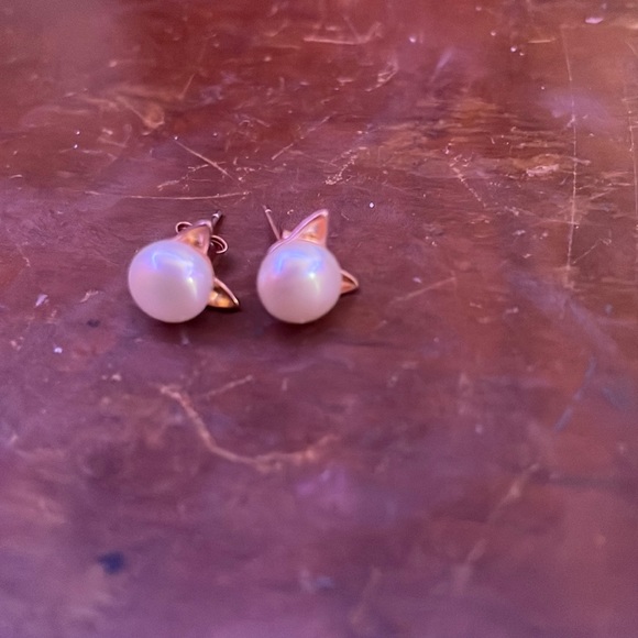 Cat pearl earrings - Picture 1 of 3